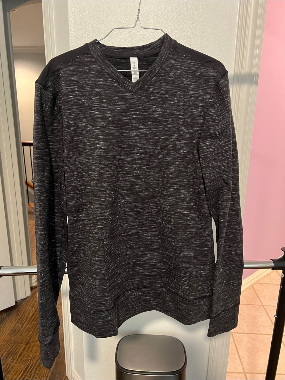 Men’s Lululemon Heathered Black V-Neck Long Sleeve Pullover